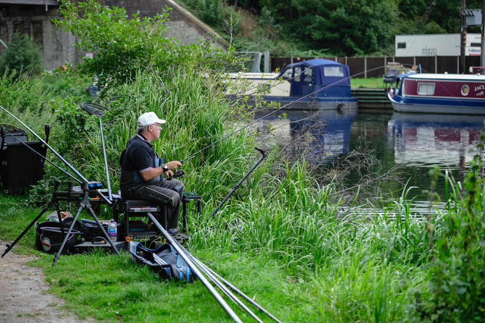 Alan carefullky plays a decent hybrid using the Cadence 11ft No 1 feeder rod and CS5 4000 reel.