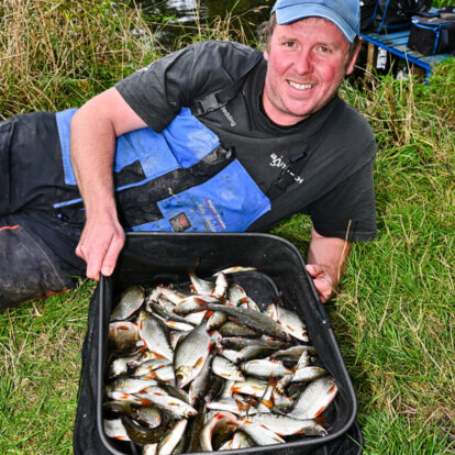 Mike Bedding Roach Fishing