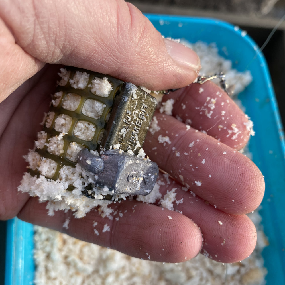 Cage feeder and liquidised bread